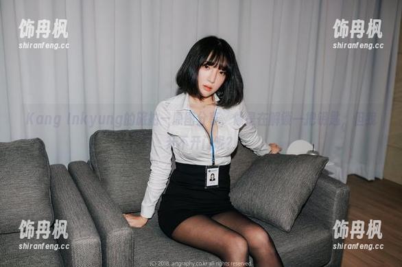 Kang Inkyung的旅拍—原图分享，像是在解锁一把钥匙，但我开不开门呢？